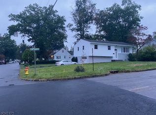 919 Lake Shore Dr, Parsippany, NJ 07054