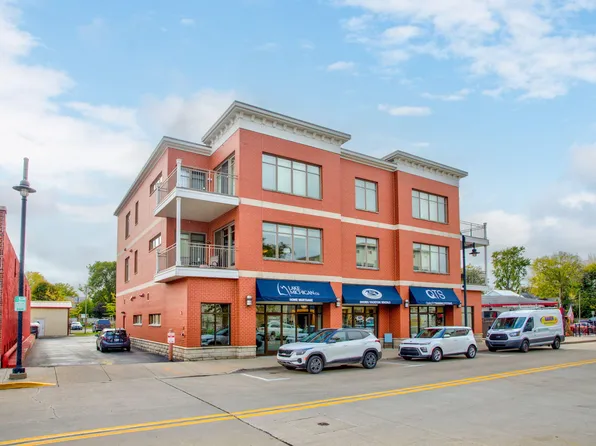414 Eagle St #204, South Haven, MI 49090