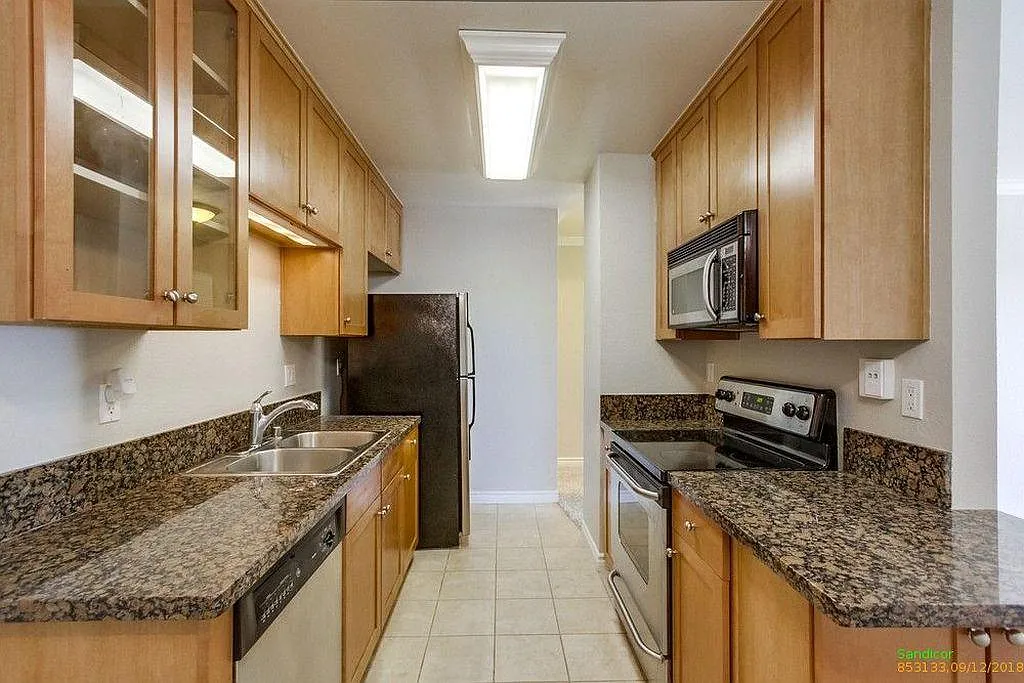 2 bed, 833 sqft, $2,600 — Photo 3