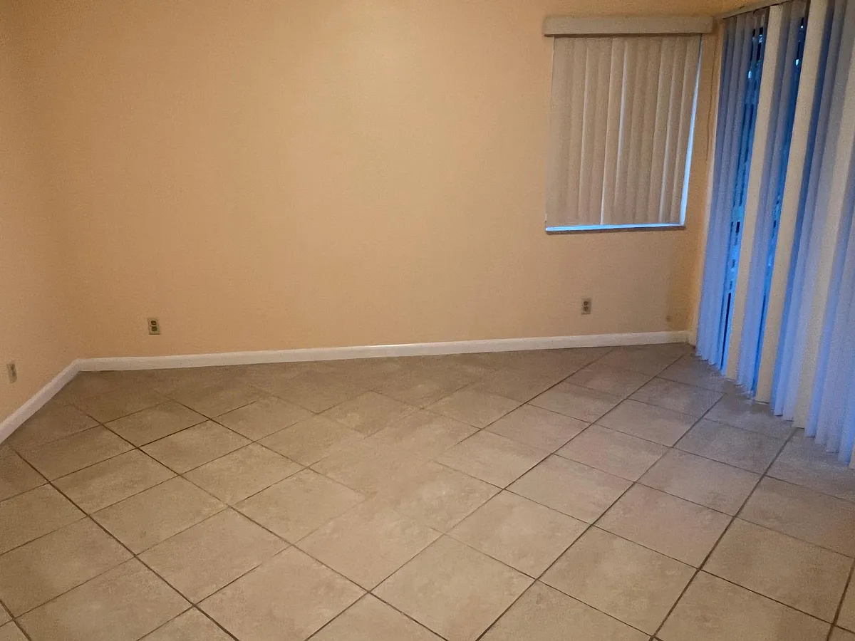 Building Photo - 1581 Woodbridge Lakes Cir
