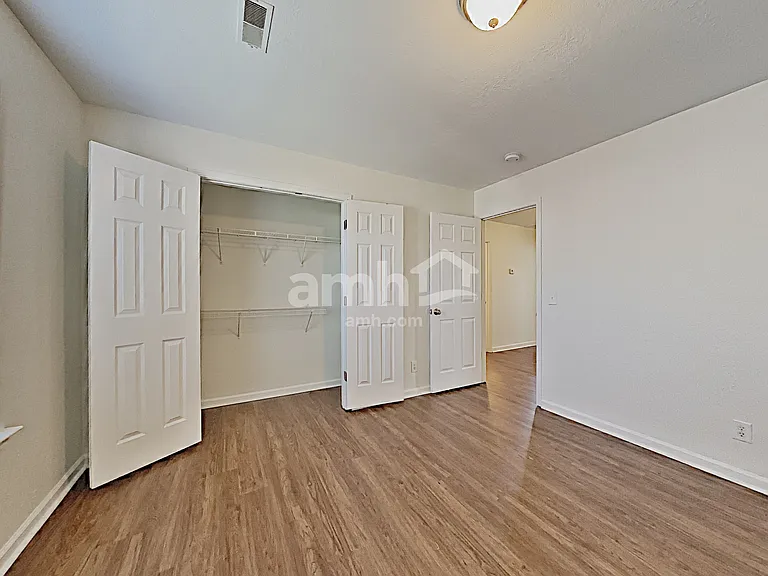 2148 Spring Hill Cir — Photo 12