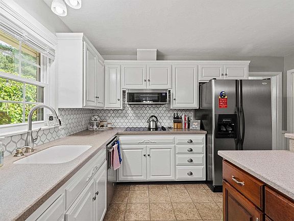 5th image of 3425 Woodlane Dr
