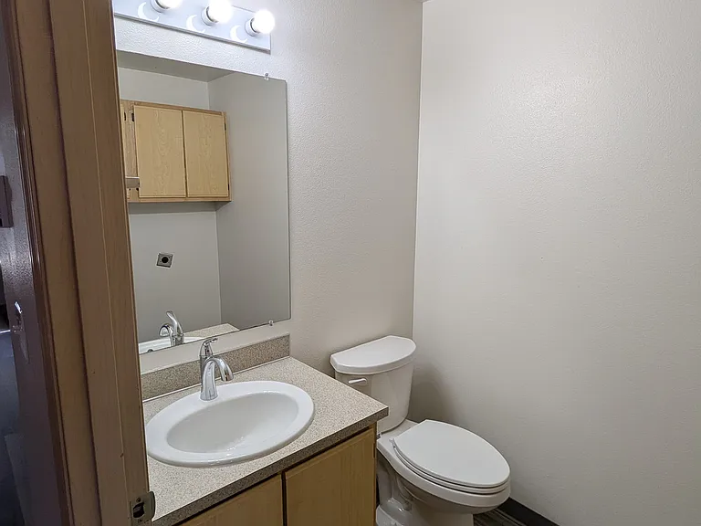 960 Olney St #960 — Photo 8