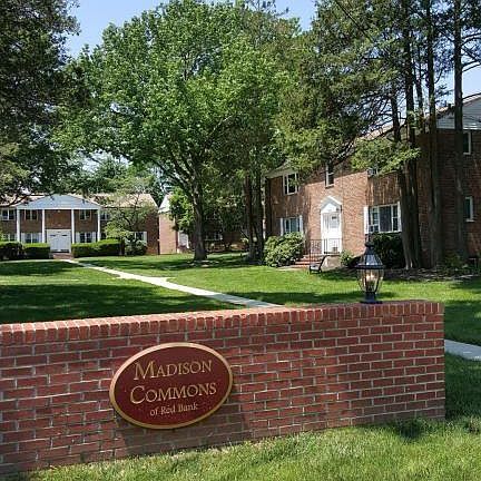 Front Entrance to Madison Commons at Red Bank