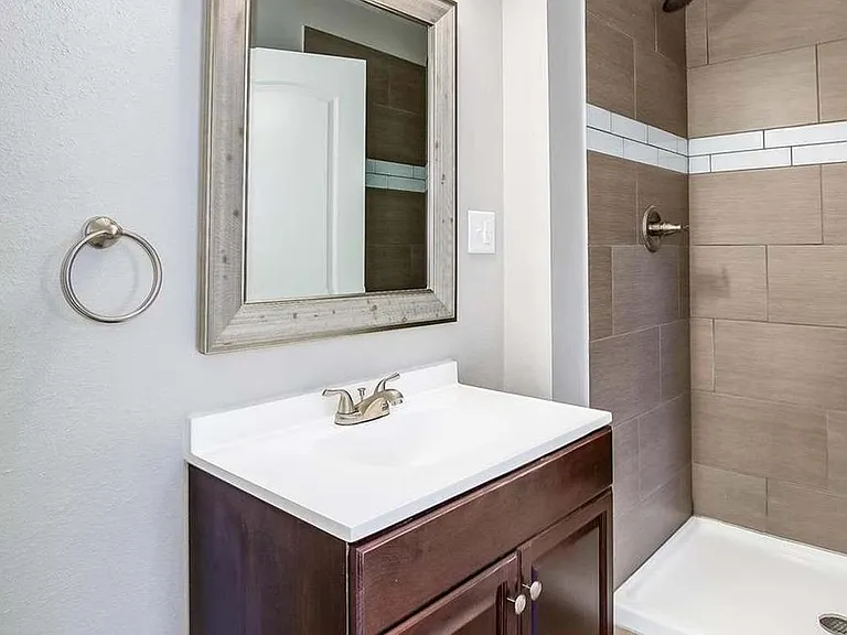 412 N Aurora St — Photo 7