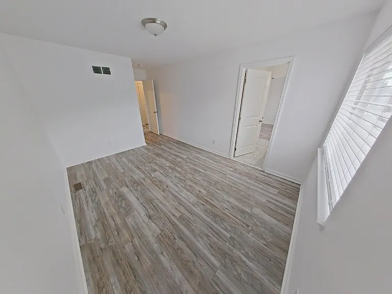 15894 Camperdown Ave — Photo 10