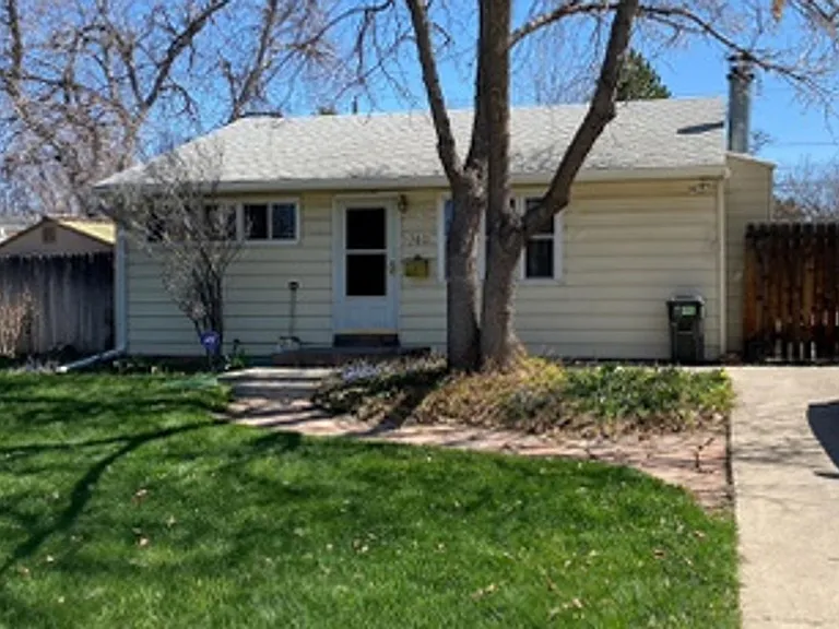 740 Iola St — Photo 12