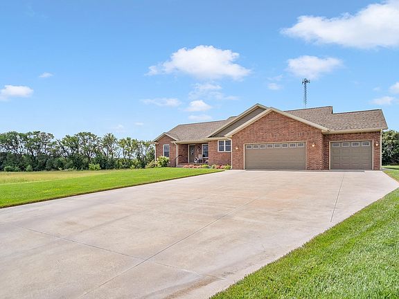 4th image of 849 S Meadows Dr