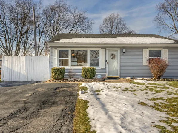 714 Juniper Rd, Valparaiso, IN 46385