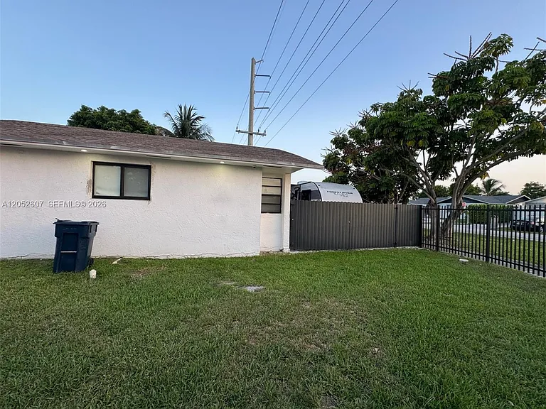 10660 SW 164th St — Photo 20