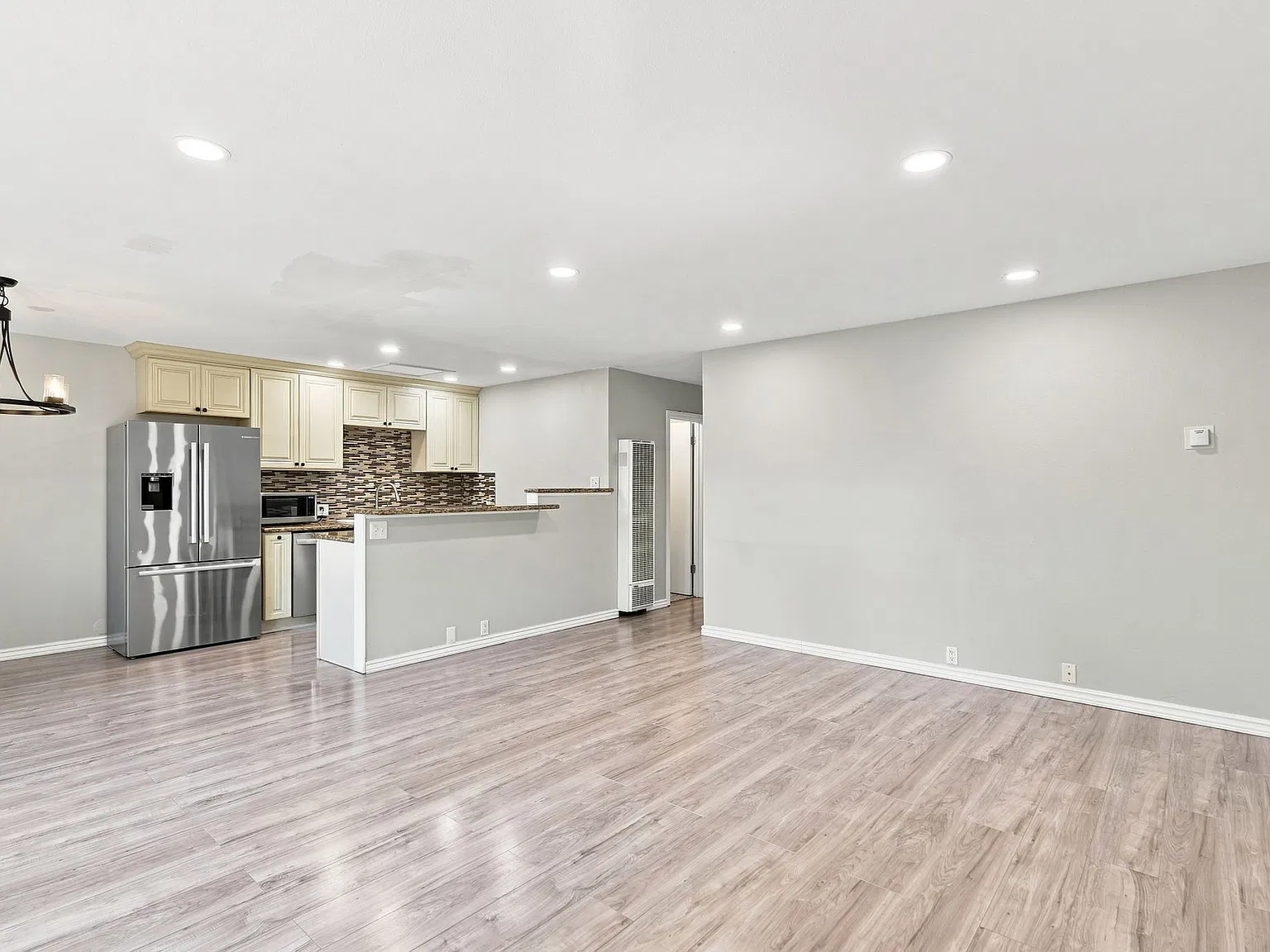 2 bed, 816 sqft, $2,850 — Photo 3