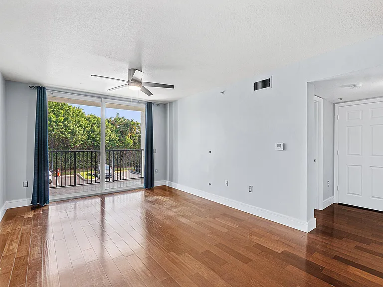 1013 Villa Cir — Photo 3
