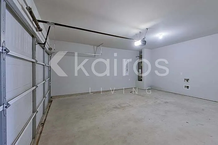 712 Saint James Pl — Photo 22
