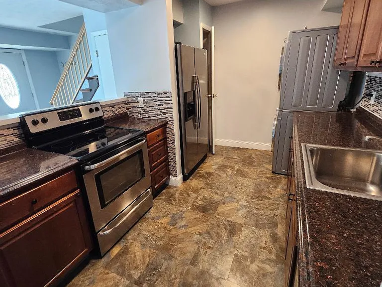 221 Canterbury Ln #A — Photo 4