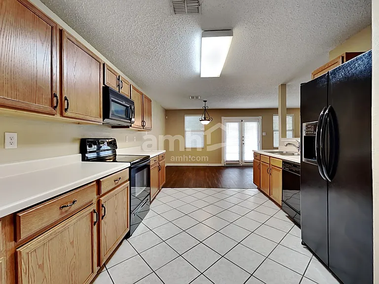 1404 Sunflower Ct — Photo 4