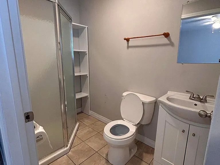 305 Lyons Ave #X — Photo 5
