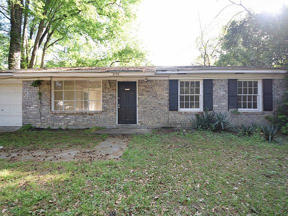 3rd image of 2703 Riverside Ln