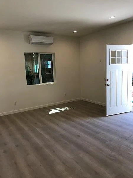 3 bed, 1176 sqft, $3,295 — Photo 4