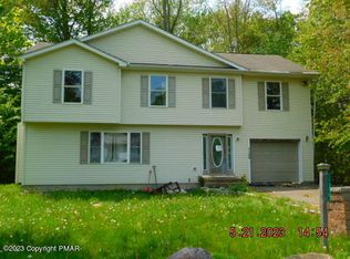 1146 Trapper Ln, Pocono Summit, PA 18346