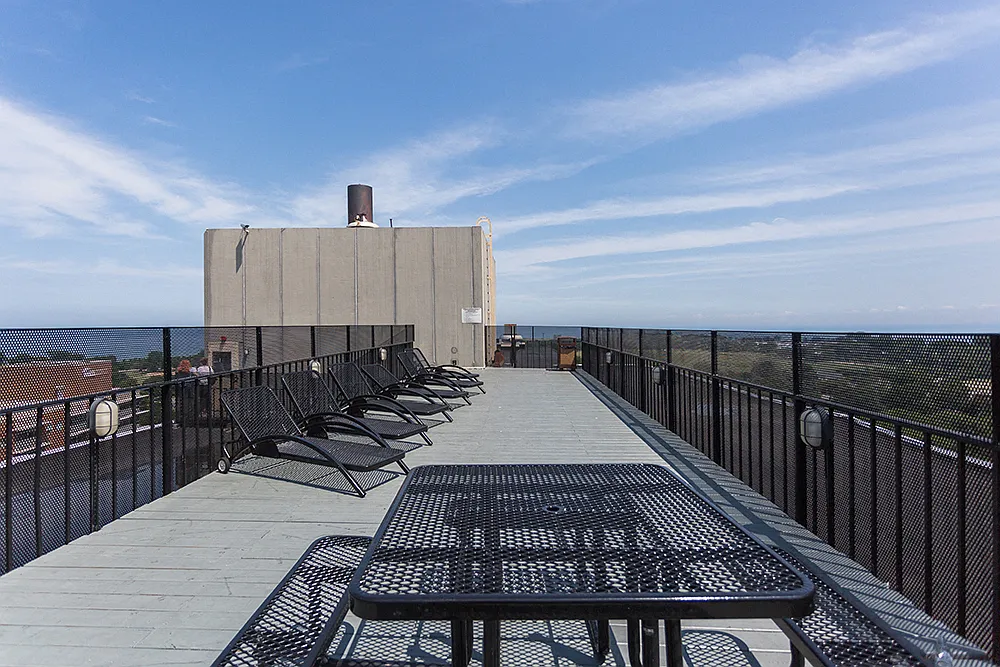 Covington - 4600 N Clarendon Ave — Photo 4