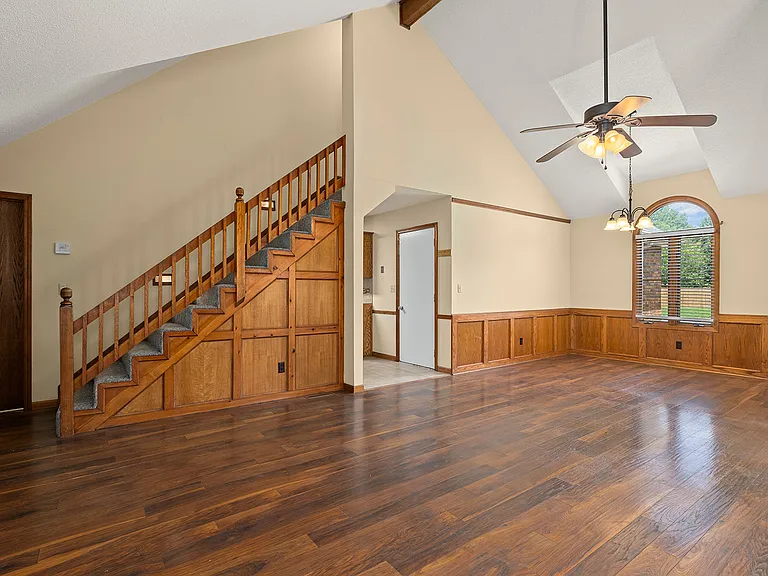3753 N Pickwick Ave — Photo 8
