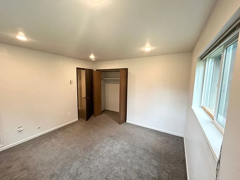 640 W Valley Dr — Photo 23