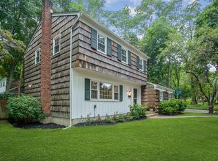 25 Village Woods Rd, Port Jefferson, NY 11777