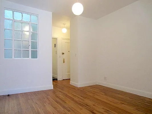 Rented by Manhattan Flats | media 22