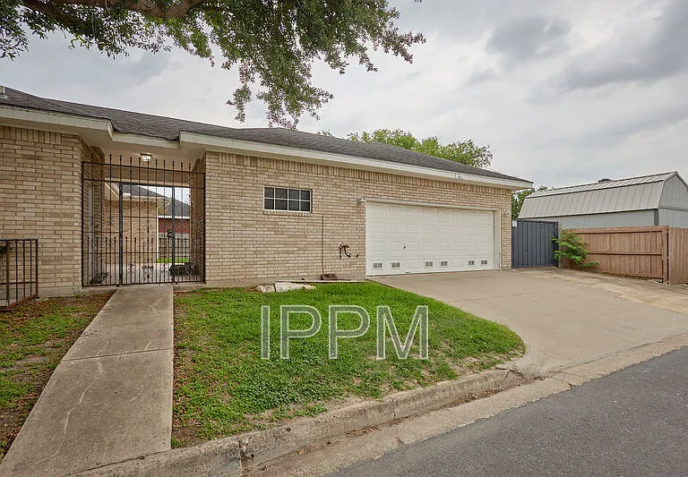 1309 Summerfield Ln — Photo 33