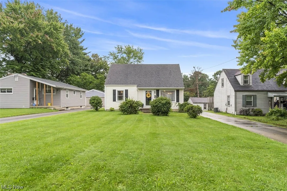 763 Tudor Ln photo 1