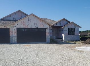 3106 Deer Run Dr, Kankakee, IL 60901