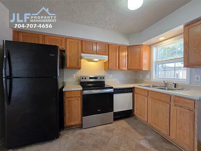 2 bed, 2.0 bath, 840 sqft, $1,295 — Photo 4