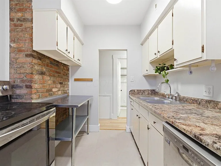 19 E Mithoff St — Photo 11