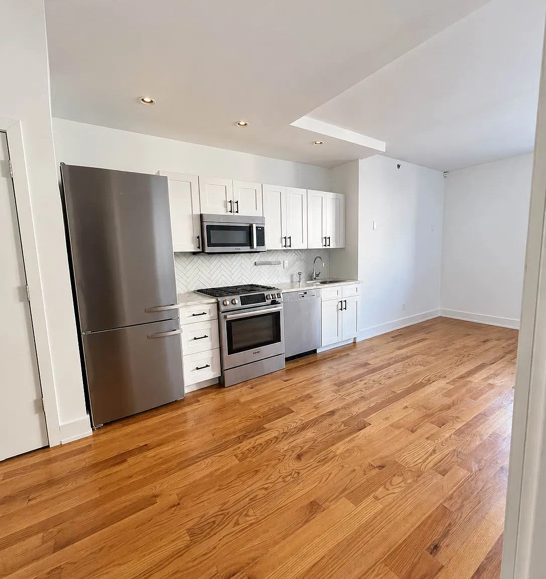 282 Nassau Avenue — Photo 2