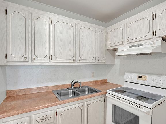 5th image of 177 Berkshire I #177