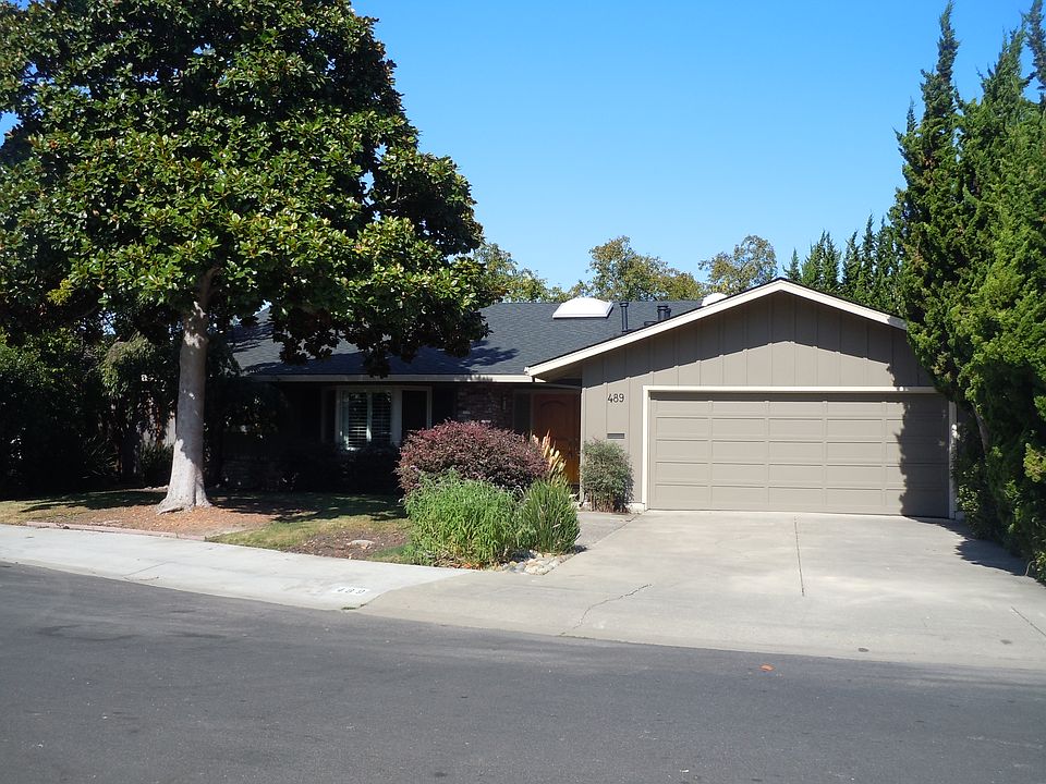 1st image of 489 Martinsen Ct