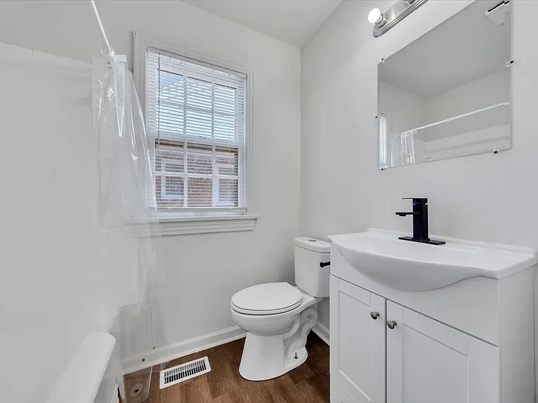 1060 Hunt Ave NW — Photo 8