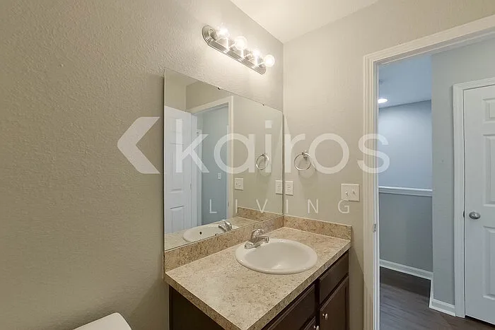 1319 Mull St — Photo 13