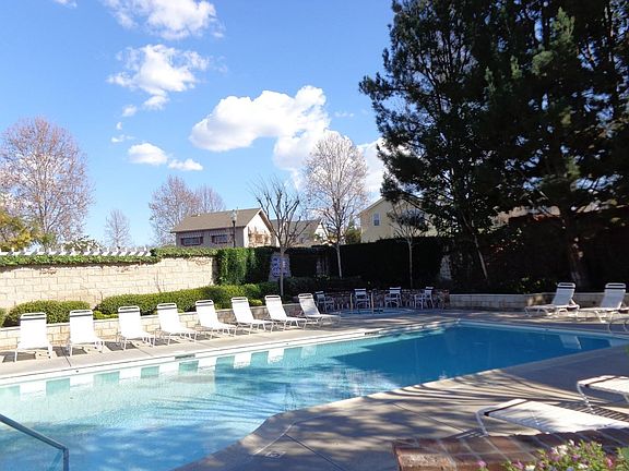 Pool & Jacuzzi
