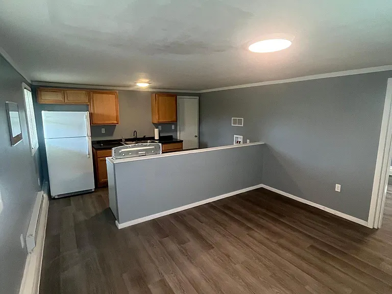 4500 Grand Central Ave #6 — Photo 2