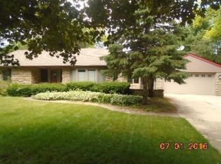 15560 Oak Ln, Brookfield, WI 53005