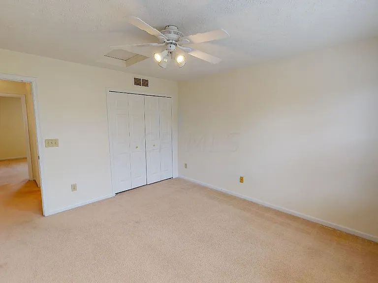 6498 Ringsend Ct — Photo 45