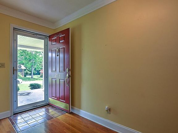 3rd image of 2713 Oakcliff Ct