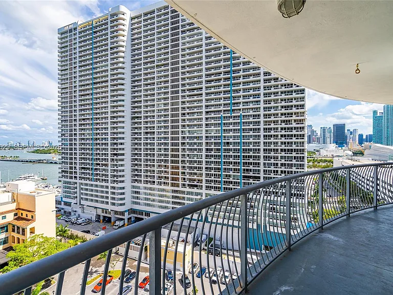1750 N Bayshore Dr #1602 — Photo 3
