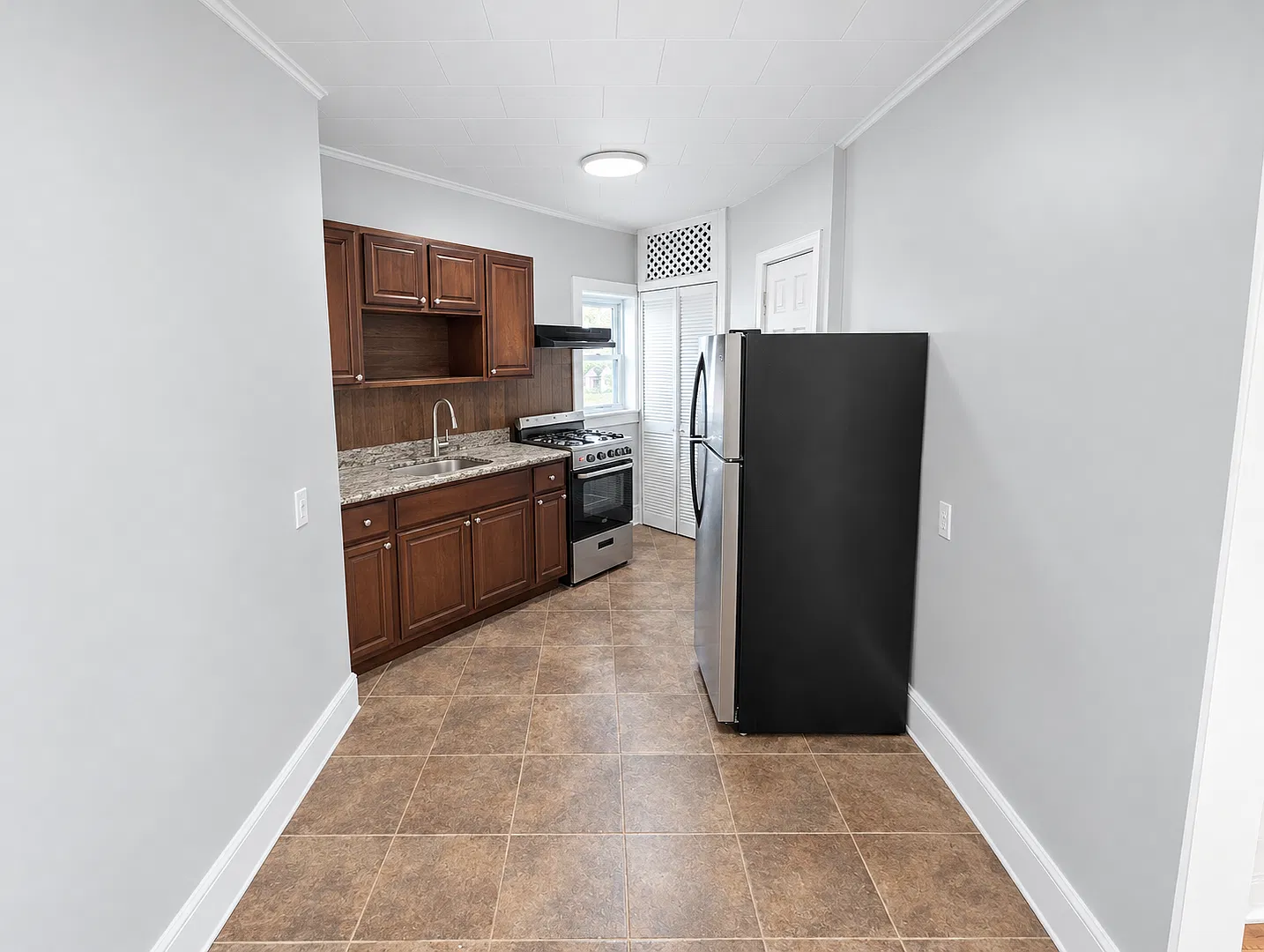 1136 Monroe Ave. — Photo 2