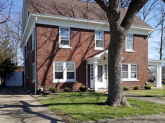 2nd image of 504 E 1st