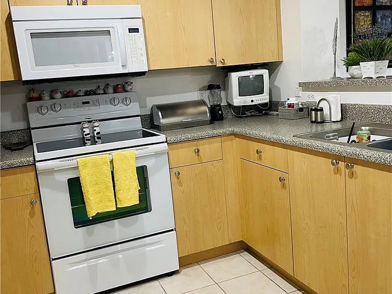 8020 N Nob Hill Rd #206 — Photo 9