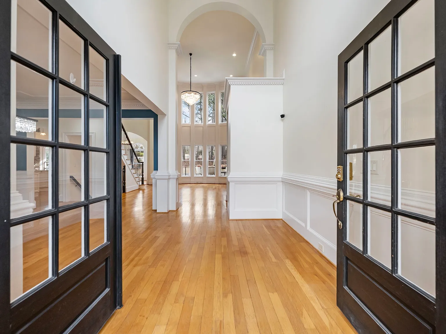 5 bed, 5.5 bath, 5811 sqft, $8,000 — Photo 2