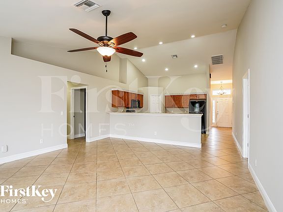 4th image of 3012 NE 5th Ave