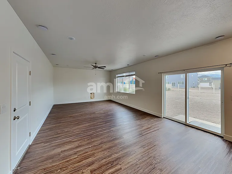 214 N Dry Creek Rd — Photo 6